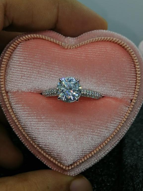 18k White Gold D VVS Moissanite Engagement Ring