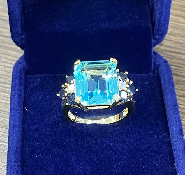 Stunning 5.5ct Emerald - Cut Aquamarine Sapphire Engagement Ring