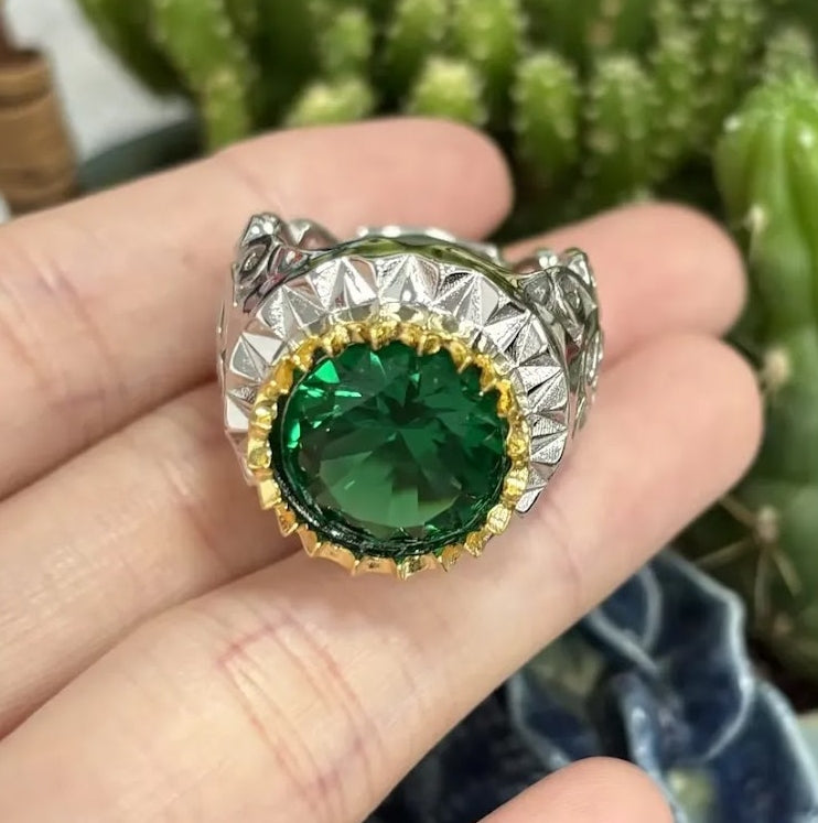 7 Carat Round-Cut Green Sapphire Ring in Dual-Tone Gold