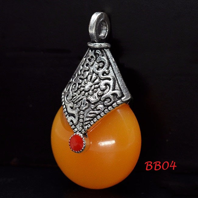NATURAL BEEWAX PENDANT