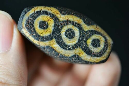 Authentic Natural Tibetan Dzi 6 Eyed Bead DB181