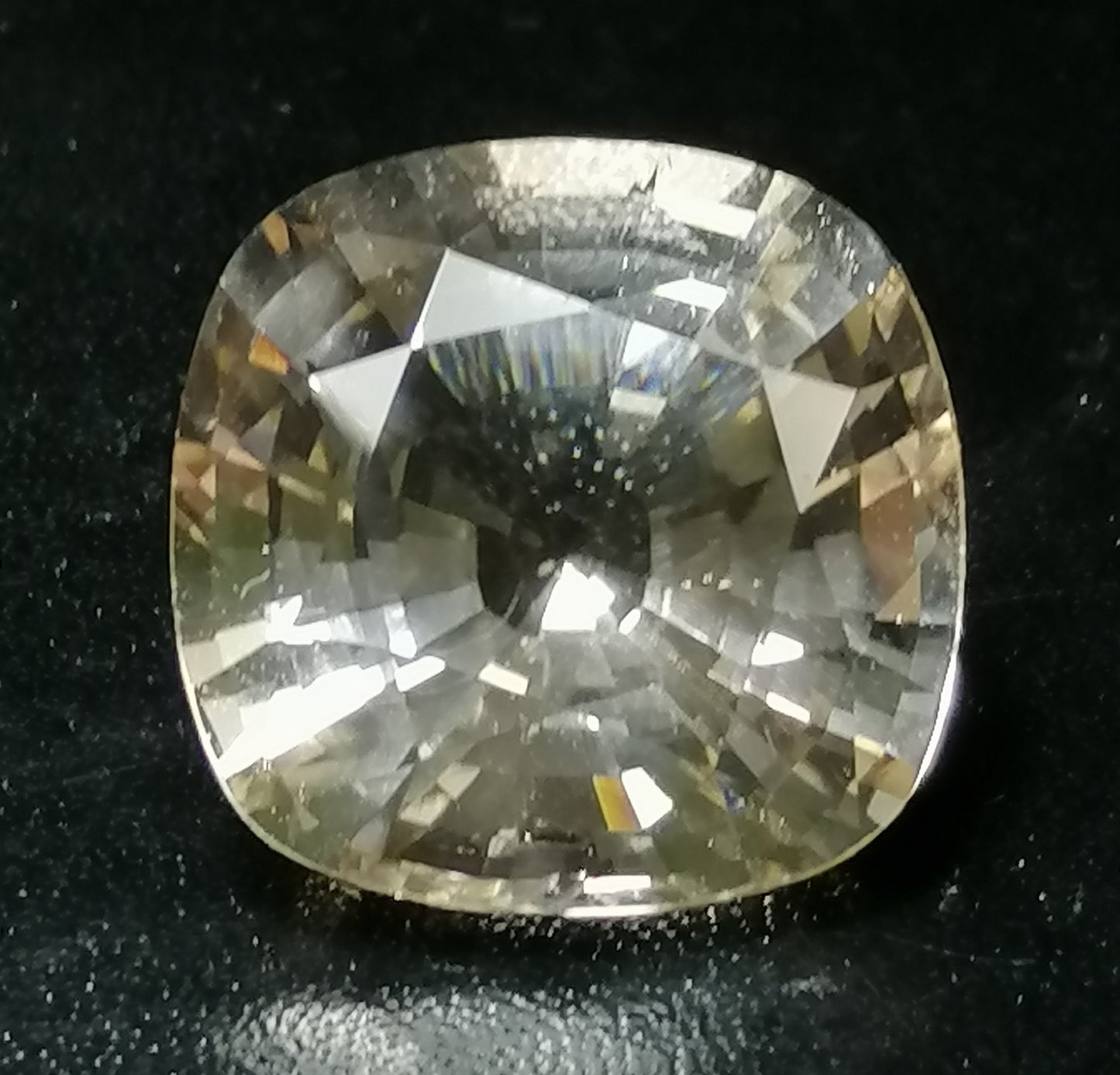 Natural Certified Topaz: Sparkling Aura 22.38cts- IT01 (24)