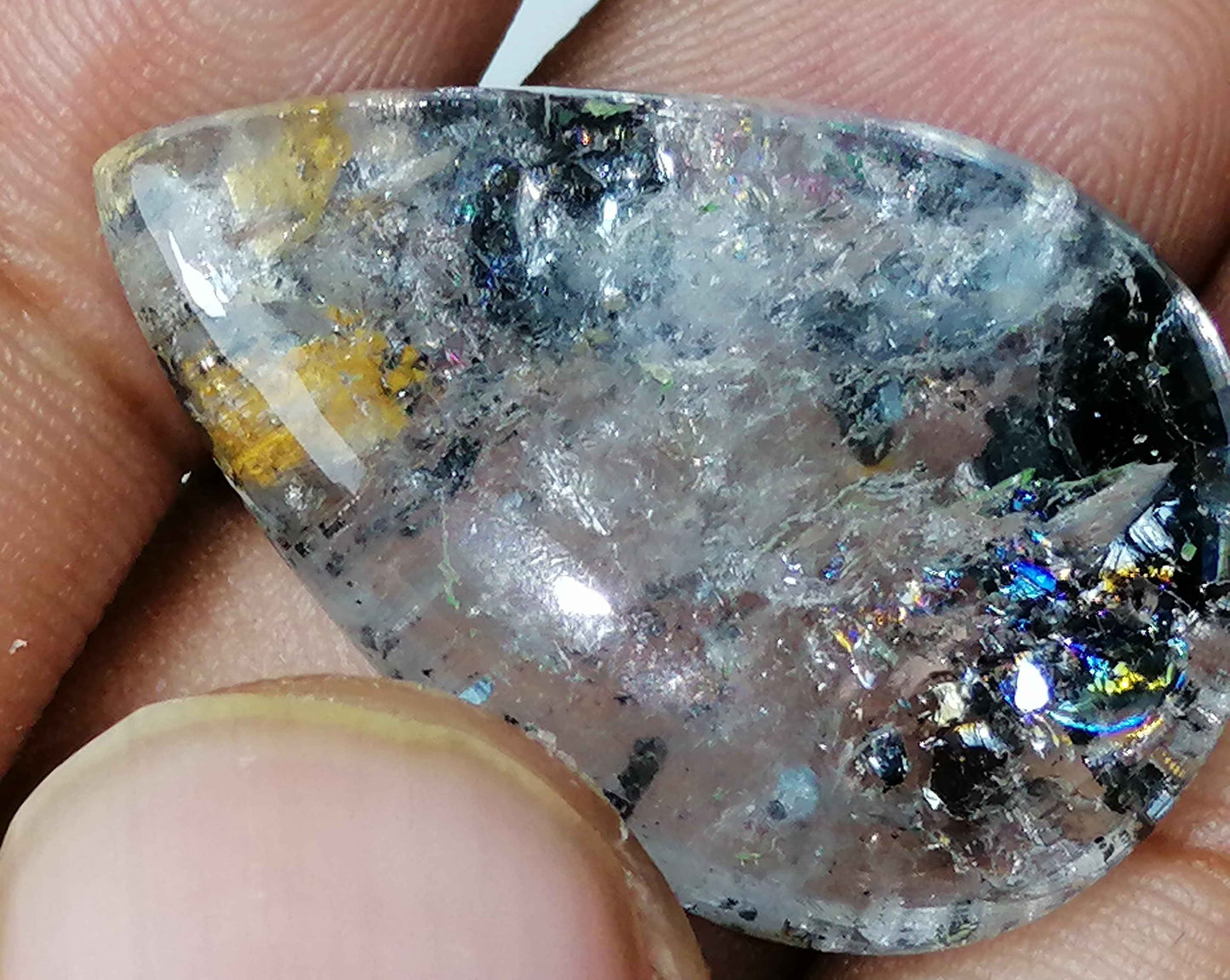 NATURAL MICA QUARTZ