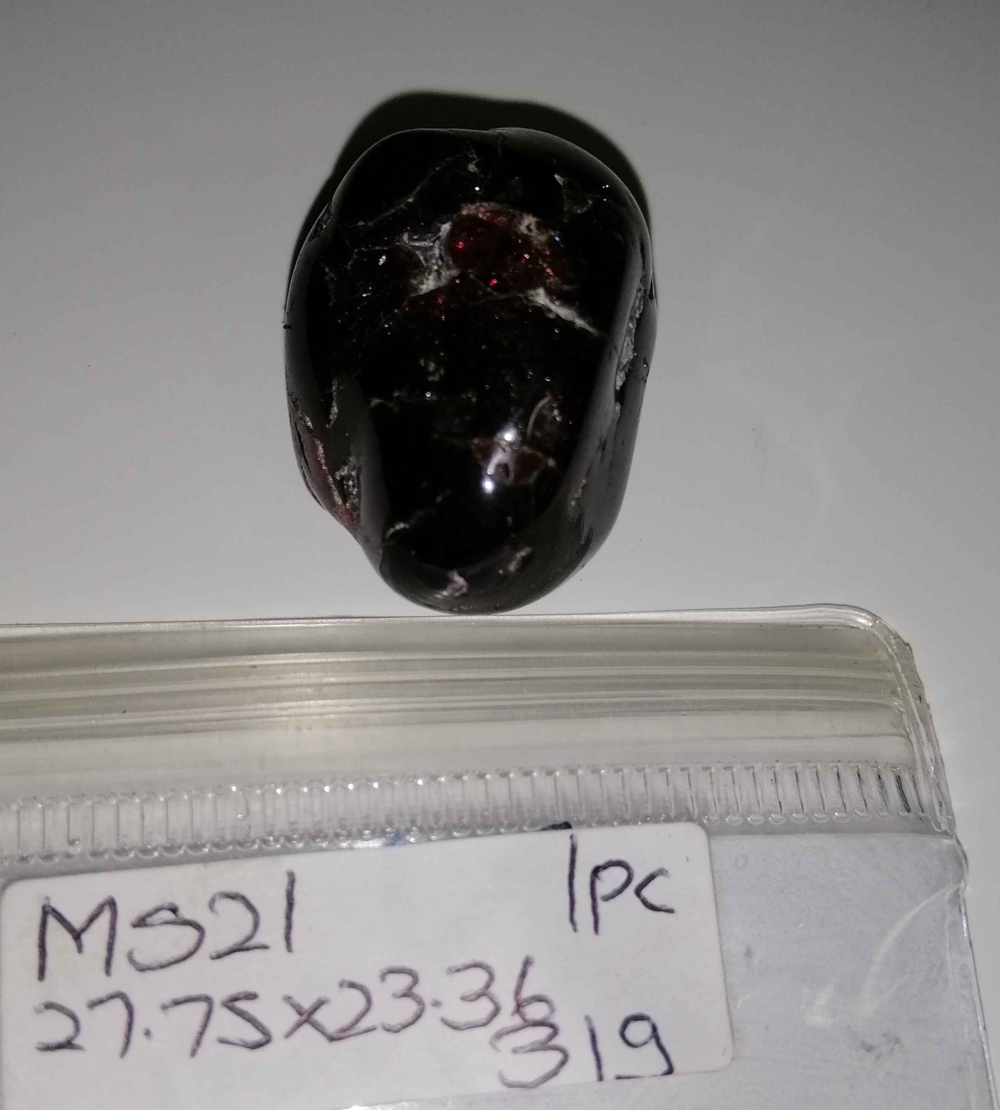 NATURAL GARNET MINERAL