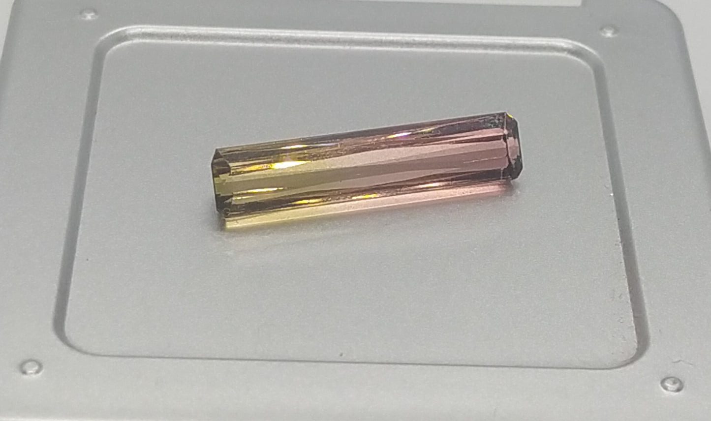 Natural Certified Bi-color Tourmaline: Golden Rose 5.20cts- NA16 (24)