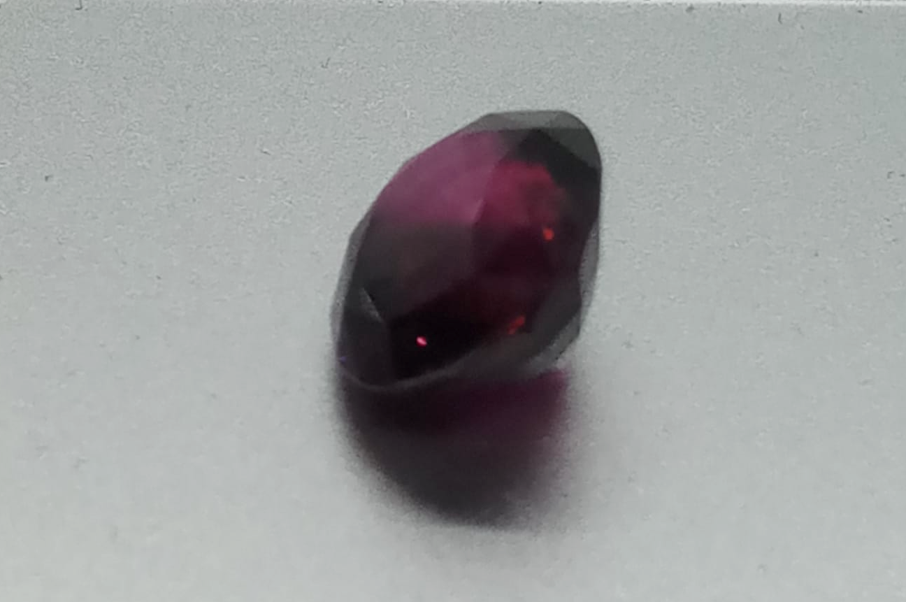 Swiss Lab Certified 8.07ct Red-Purple Oval Natural Rhodolite Gemstone
