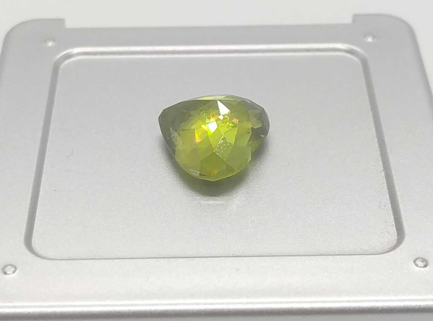 Natural Certified Sphene: Glowing Sphene 9.20cts- NA9 (24)