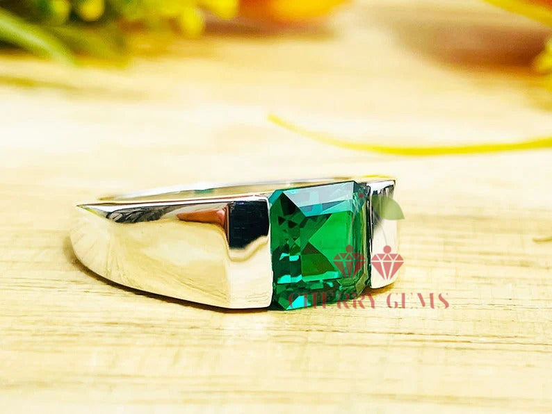 Nature's Jewel: Captivating Emerald Ring