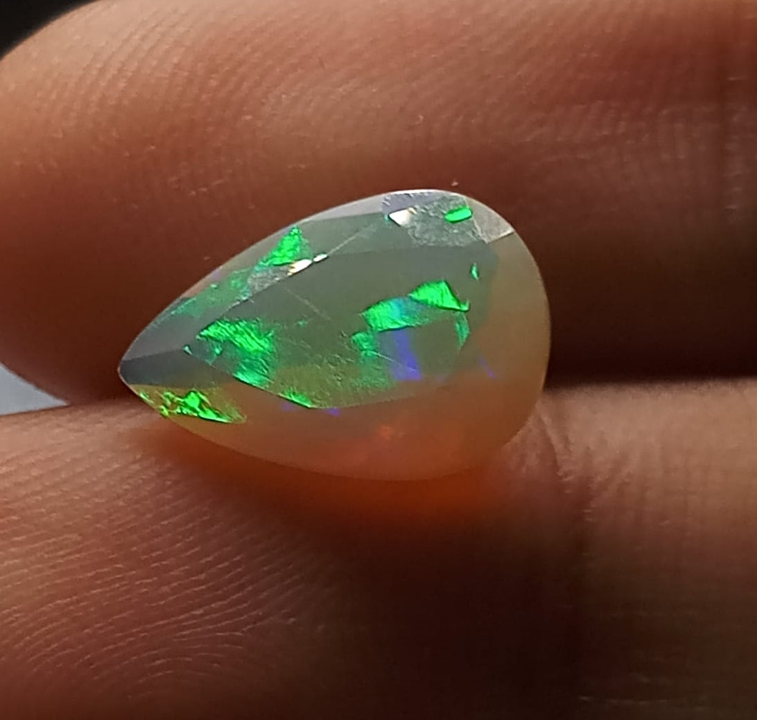 Natural Certified White Opal: Opalescent Mirage 1.95cts- WO18 (24)