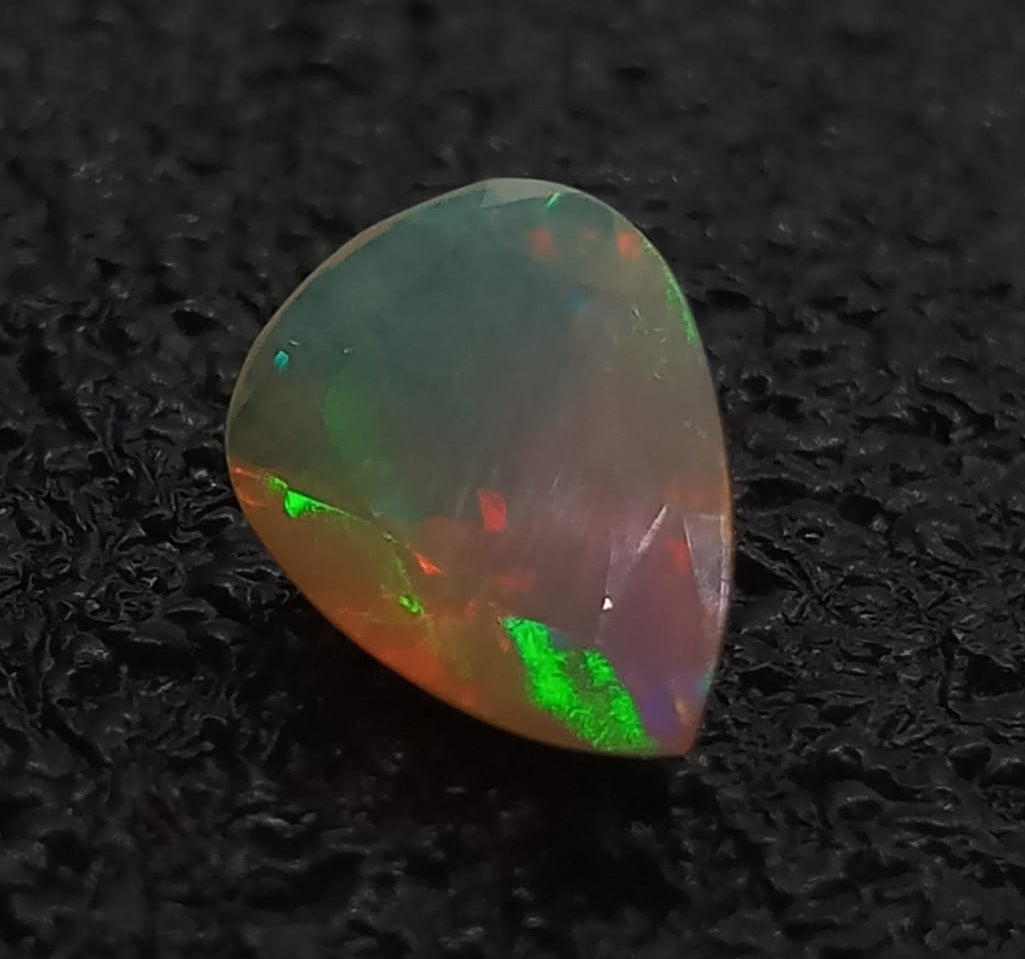 Natural Certified White Opal: Opalescent Mirage 1.95cts- WO18 (24)