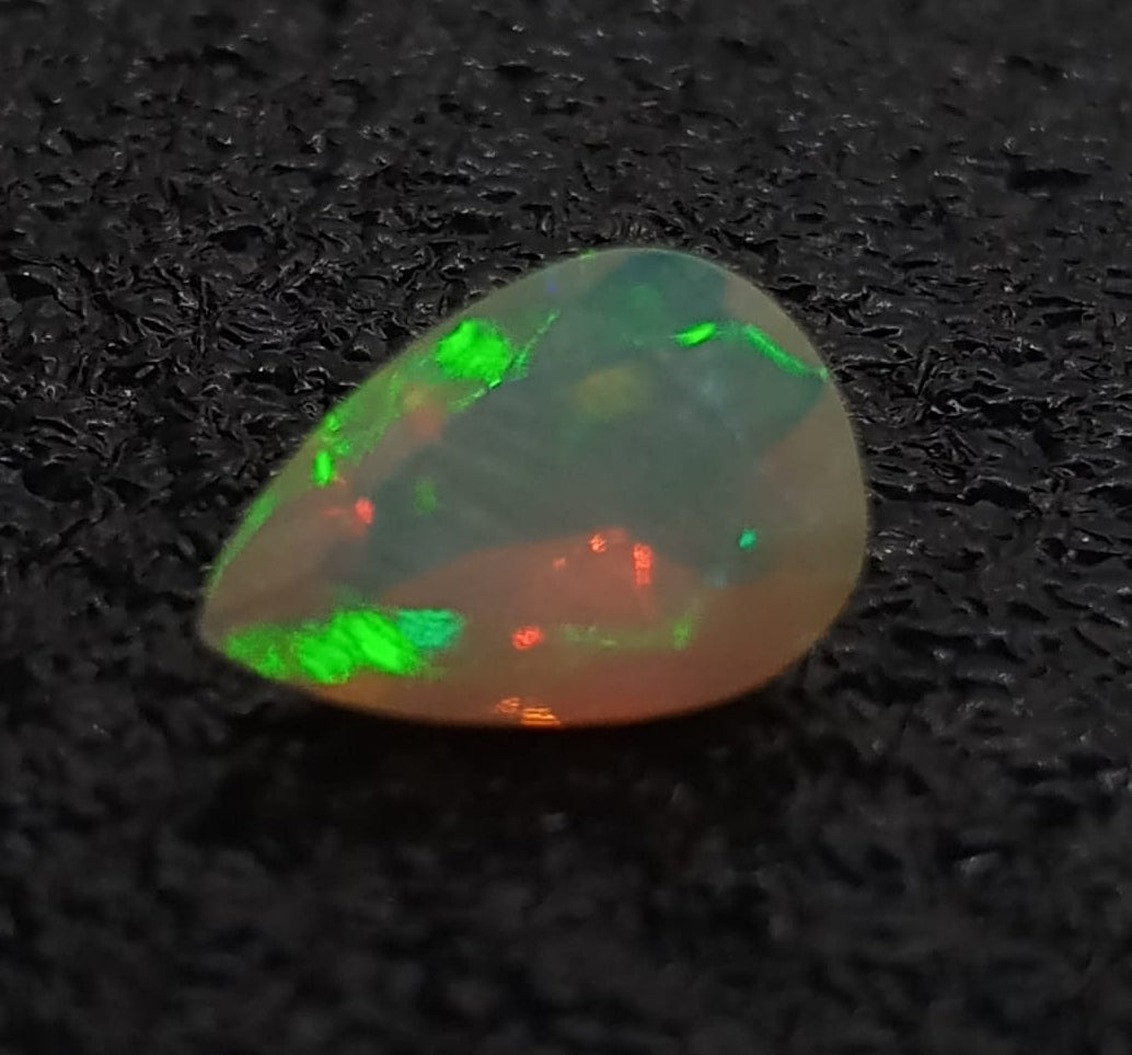 Natural Certified White Opal: Opalescent Mirage 1.95cts- WO18 (24)