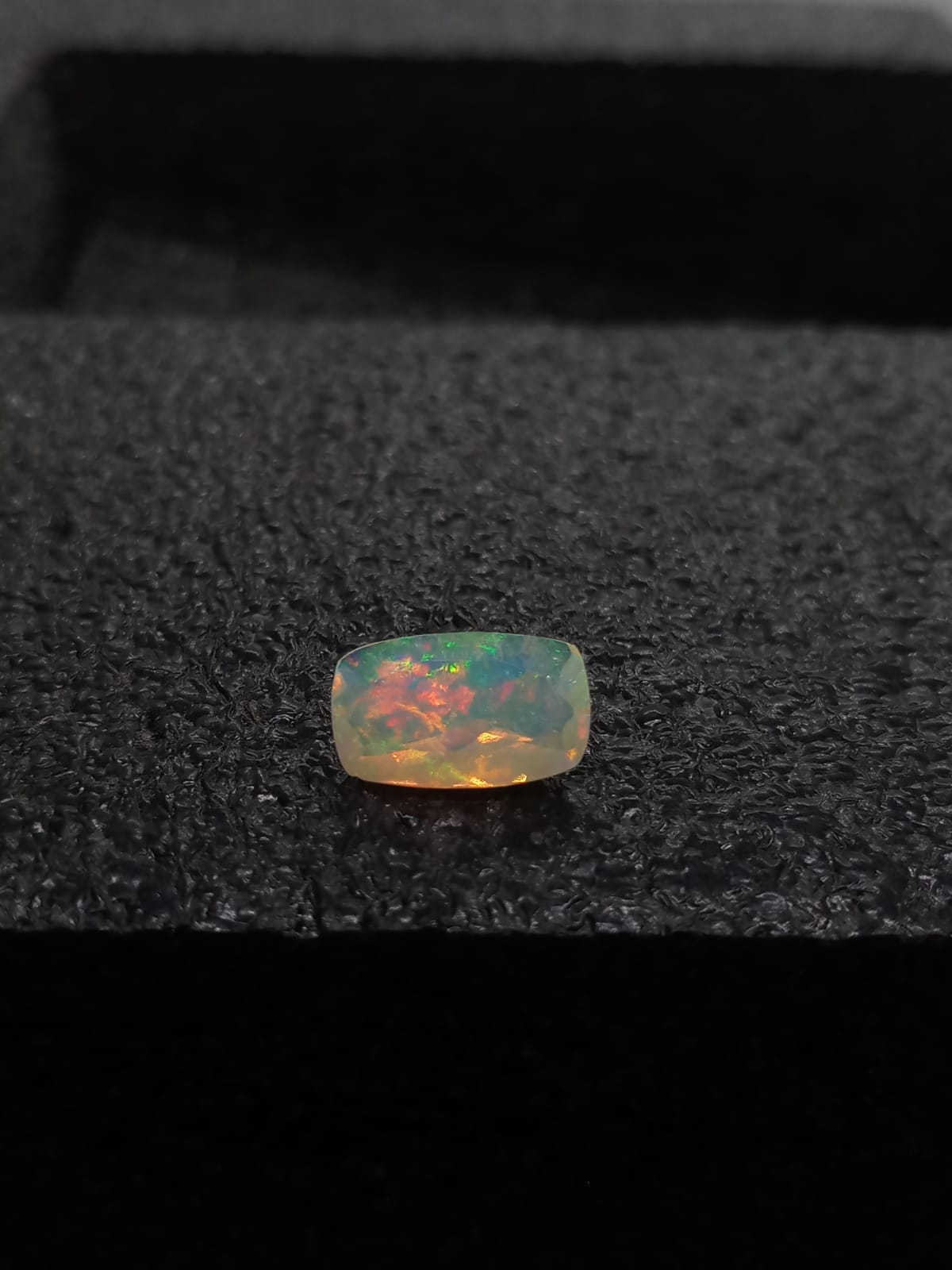 Natural White Opal: Opal Essence 1.8cts- WO11 (24)