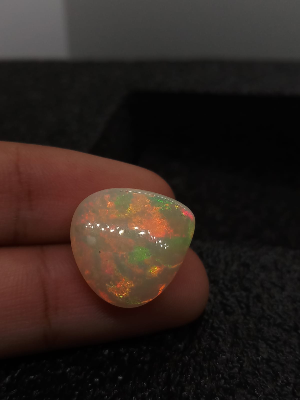 Natural Certified White Opal: Opalescent Elysium 8.63cts- WO7 (24)