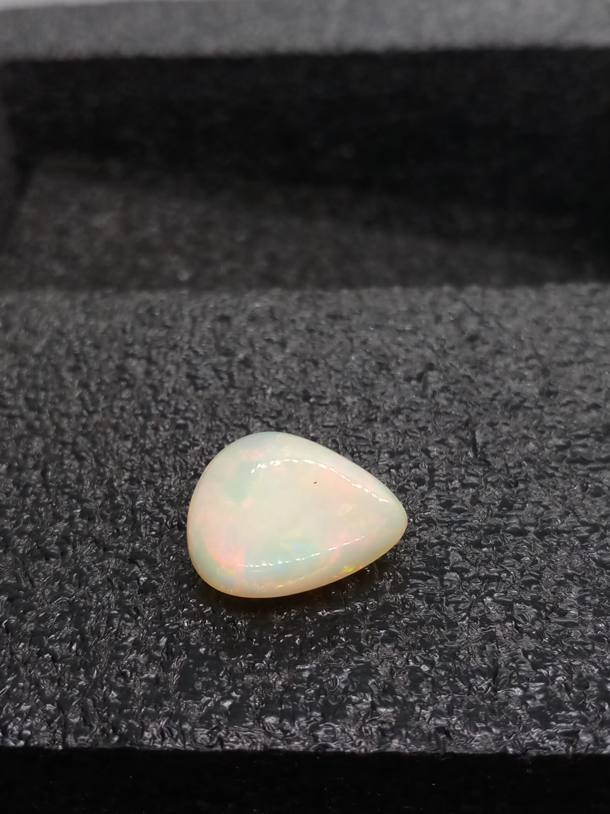 Natural Certified White Opal: Opalescent Elysium 8.63cts- WO7 (24)