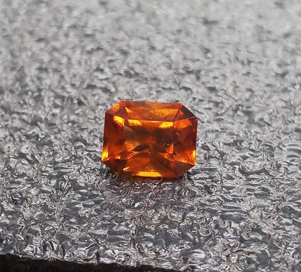Natural Certified Garnet: Glowing Splendor 1.99cts - G4 (24)