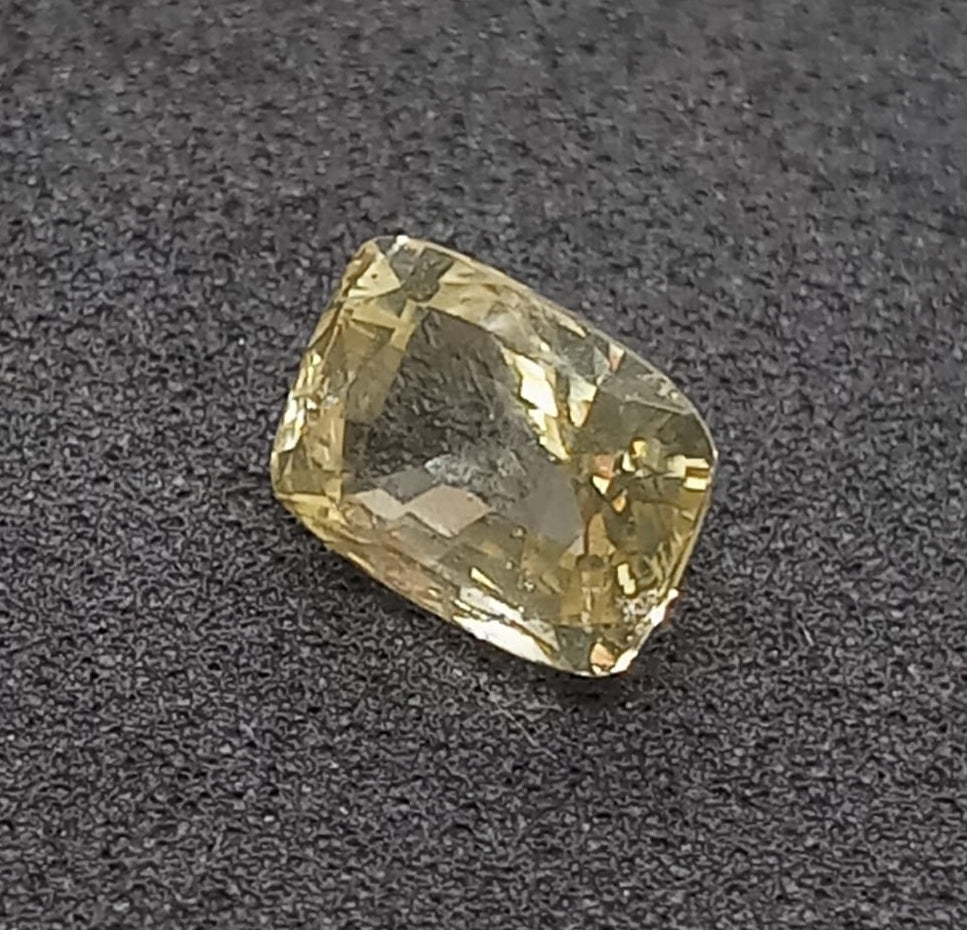 Natural Unheated Yellow Sapphire: Golden Majesty 3.03cts -YS7 (24)