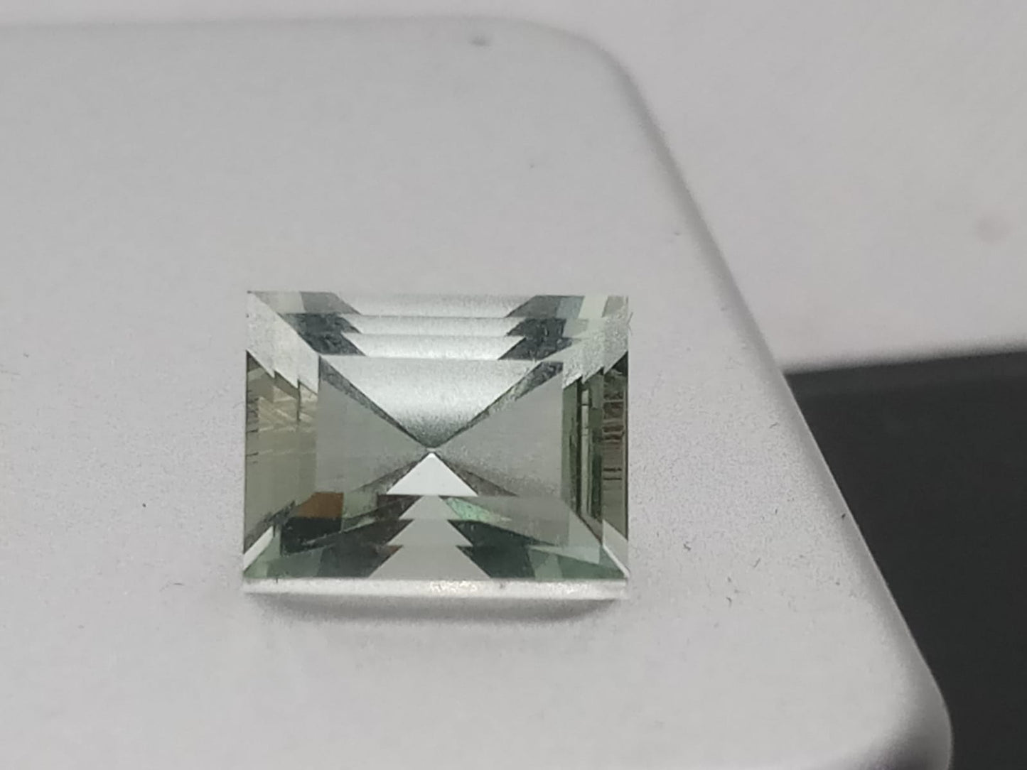 Natural Certified Beryl: Tranquil Essence  4.16cts - B1 (24)