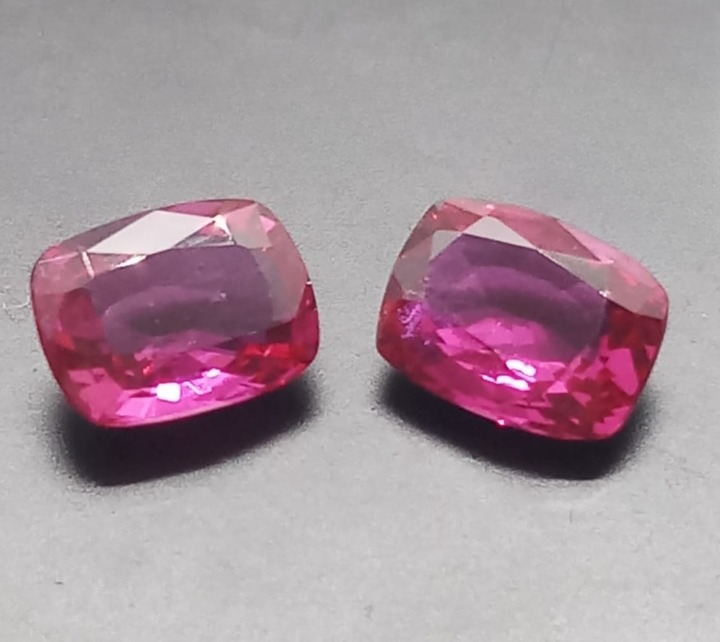 Natural Pair Sapphire: Fuchsia Fantasy 1.47cts- SA22 (24)