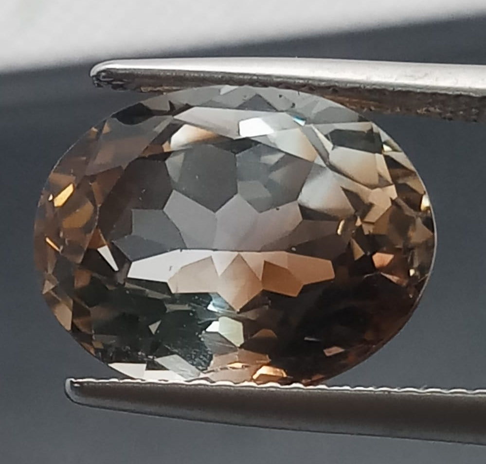 Natural Swiss Lab Certified Oval Shaped Bi-Color Topaz 9.54cts- BCQ100C5