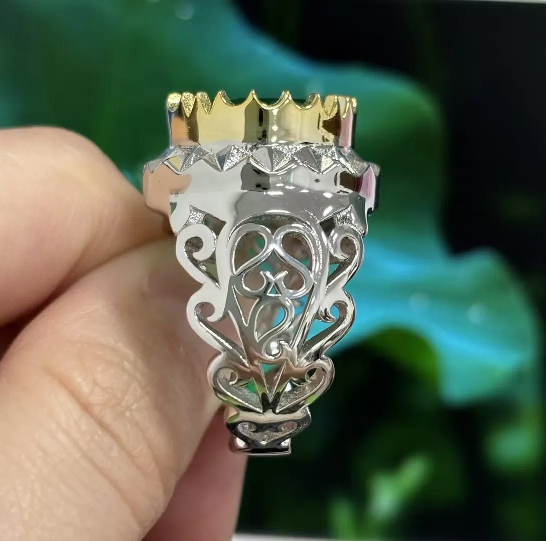 7 Carat Round-Cut Green Sapphire Ring in Dual-Tone Gold