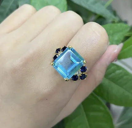 Stunning 5.5ct Emerald - Cut Aquamarine Sapphire Engagement Ring