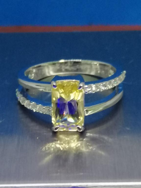 Stunning VVS-Grade Unheated Yellow Sapphire Ring – Radiant Octagon Brilliance