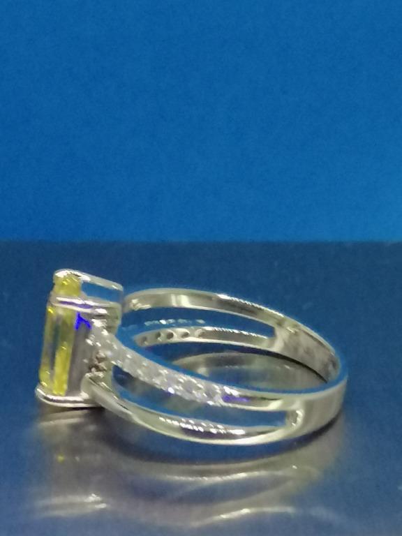 Stunning VVS-Grade Unheated Yellow Sapphire Ring – Radiant Octagon Brilliance