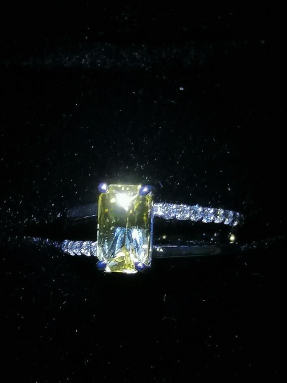 Stunning VVS-Grade Unheated Yellow Sapphire Ring – Radiant Octagon Brilliance