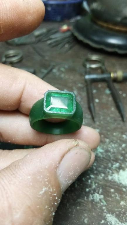 Certified Natural Emerald Ring – Swiss Lab-Certified Elegance