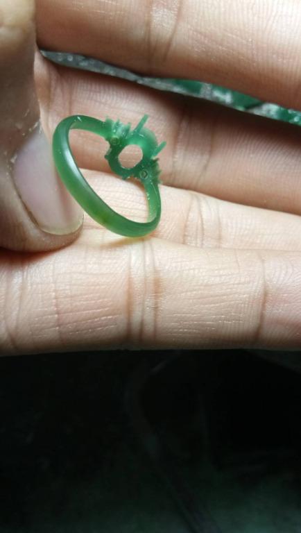 Radiant Emerald & Moissanite Ring – A Brilliant Fusion of Elegance and Sparkle