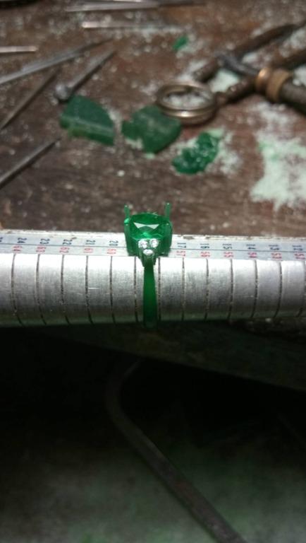 Radiant Emerald & Moissanite Ring – A Brilliant Fusion of Elegance and Sparkle