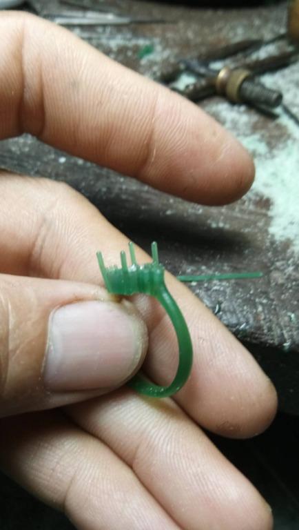 Radiant Emerald & Moissanite Ring – A Brilliant Fusion of Elegance and Sparkle