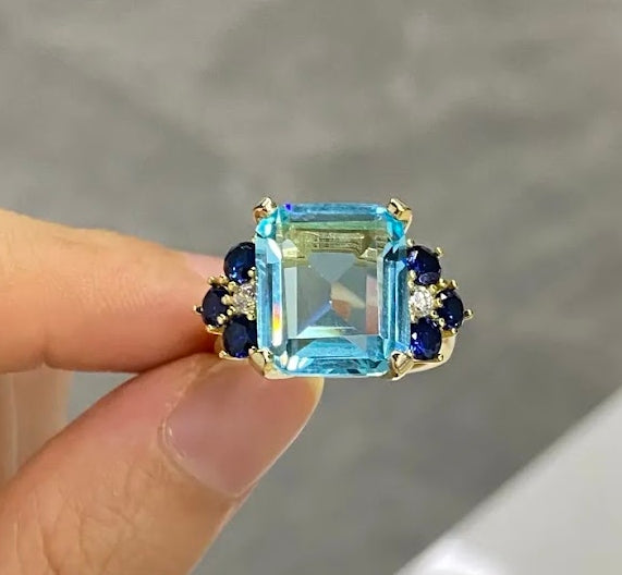 Stunning 5.5ct Emerald - Cut Aquamarine Sapphire Engagement Ring