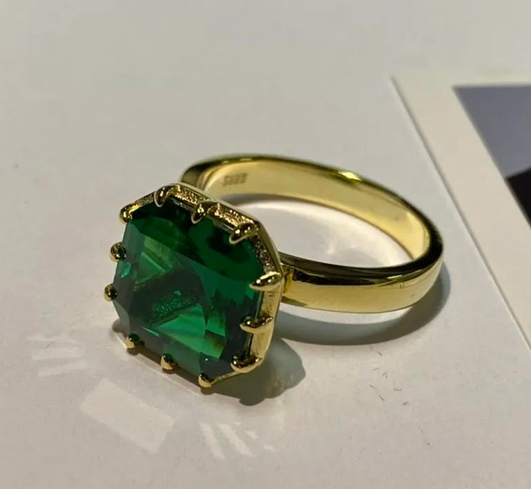 7 Carat Octagon-Cut Green Sapphire in 18K Yellow Gold