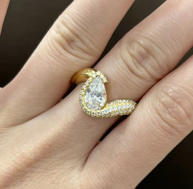 4ct Pear-Cut White Sapphire Engagement Ring in Gold