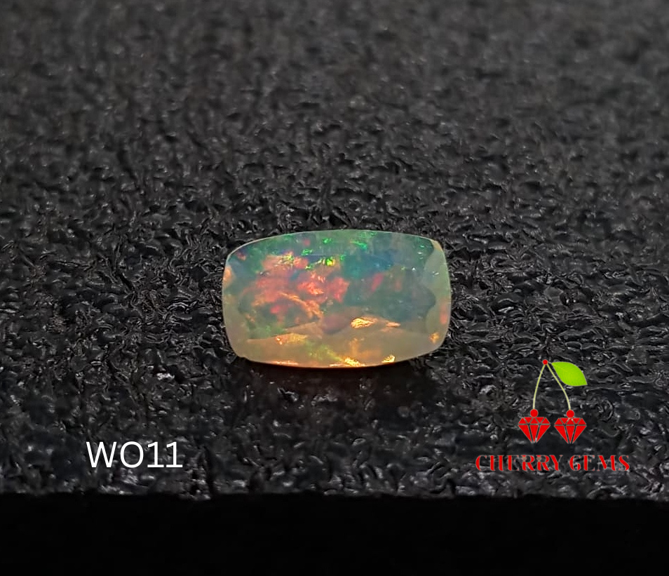 Natural White Opal: Opal Essence 1.8cts- WO11 (24)