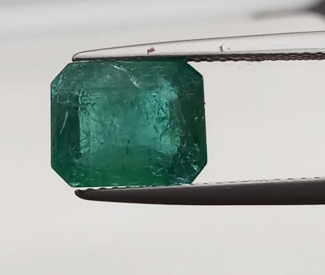 INSTOCK923-11-EM232-7///3.95cts Natural Emerald Available for setting. Direct source - Reasonable setting charges. Any designs Hand Made with Skilled Craftman.