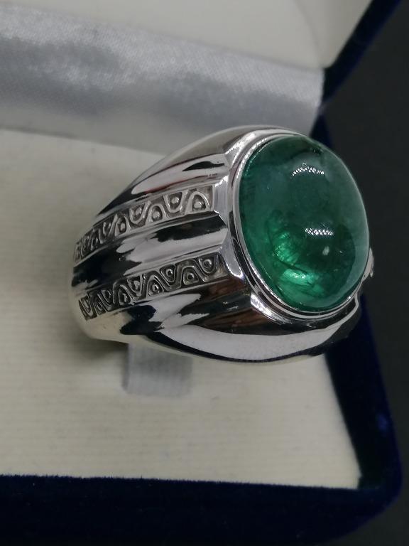 Stunning 11ct Big Emerald Cabochon Ring – A Majestic Display of Green Luxury