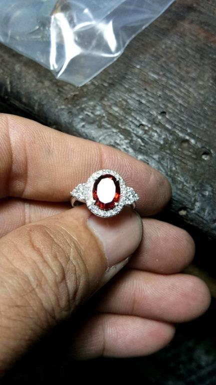 Radiant 2ct Red Garnet Ring – A Fiery Gem of Timeless Passion