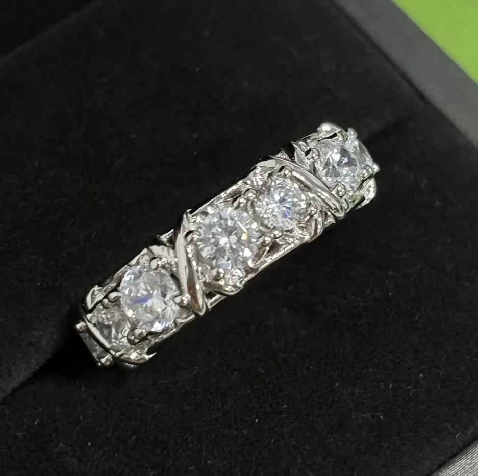 Exceptional 16-Stone Women’s White Gold Band