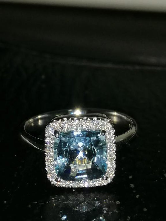 Exquisite 18K White Gold Aquamarine Ring – A Sparkling Ocean Dream in Fine Gold