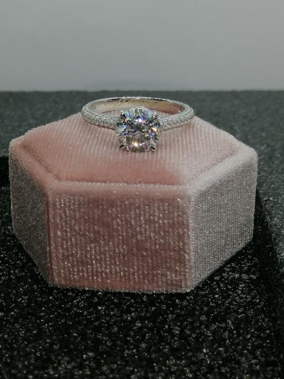 18k White Gold D VVS Moissanite Engagement Ring