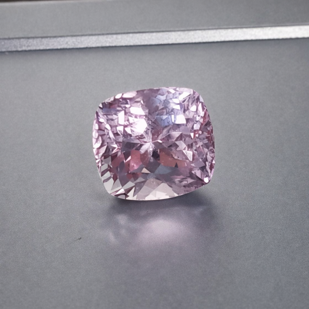 Natural Kunzite: Luminous Dream 5.65cts - K1 (24)