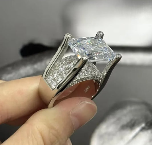 Horizon Radiant: 7-Carat East–West White Sapphire Ring