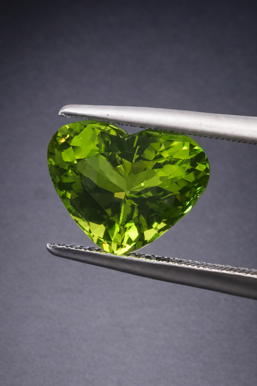 Natural Peridot: Leafy Affection 4.16cts- PR07 (24)