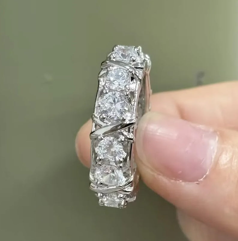 Exceptional 16-Stone Women’s White Gold Band