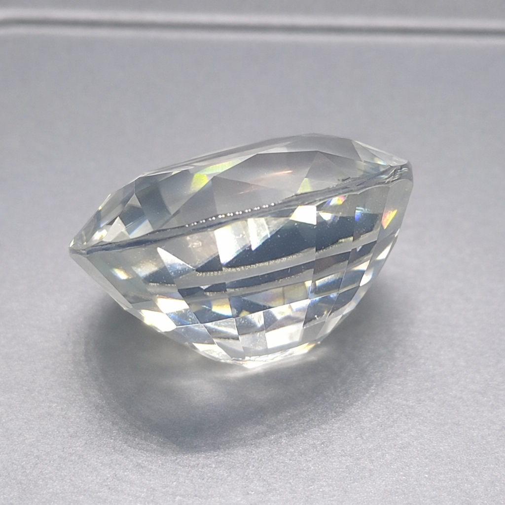Natural Certified Zircon: Clear Zircon 25.89cts- NA6 (24)