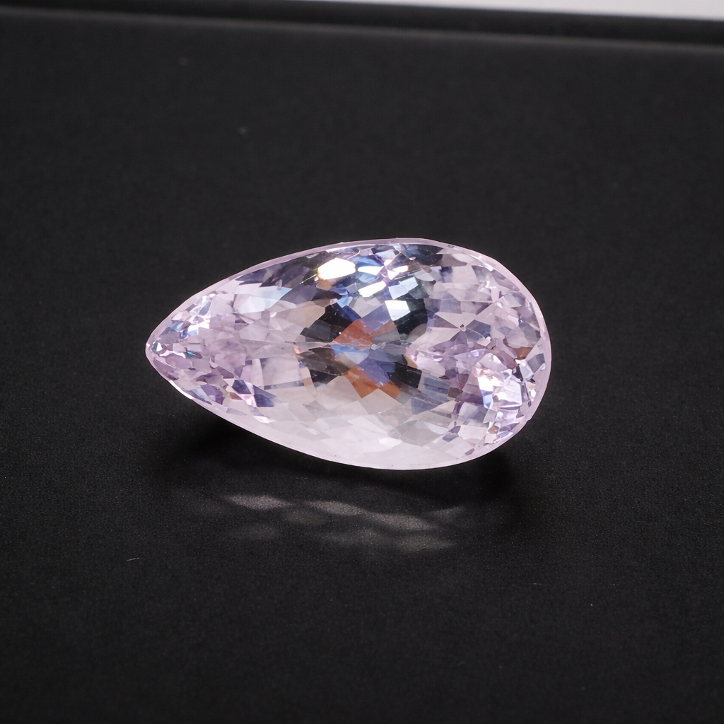 Blush Radiance Kunzite – Pear-Cut Elegance 10.25cts KZ05