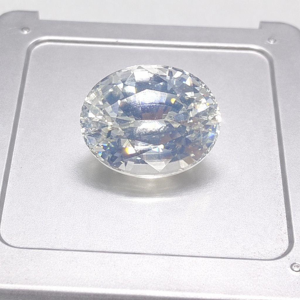 Natural Certified Zircon: Clear Zircon 25.89cts- NA6 (24)