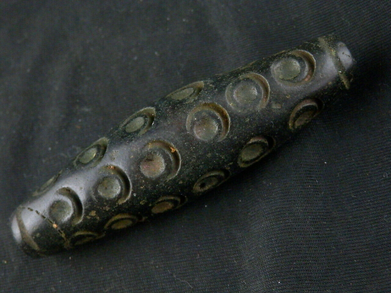 Natural Large Tibetan Magnetic Dzi Hand Carved 34Eyed Bead DB171